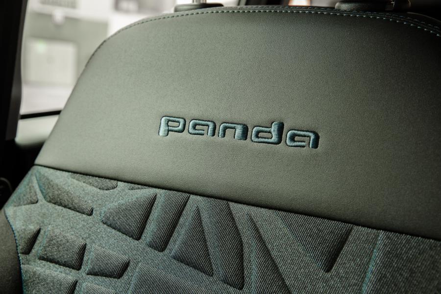 Детали интерьера Fiat Panda Hybrid Launch Edition (319) 2020 года  (UK) (фото 34 из 40)